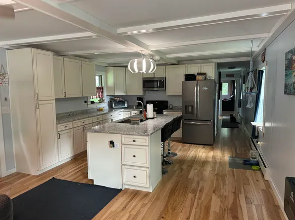 89 Main Street, New Hampton, NH 03256