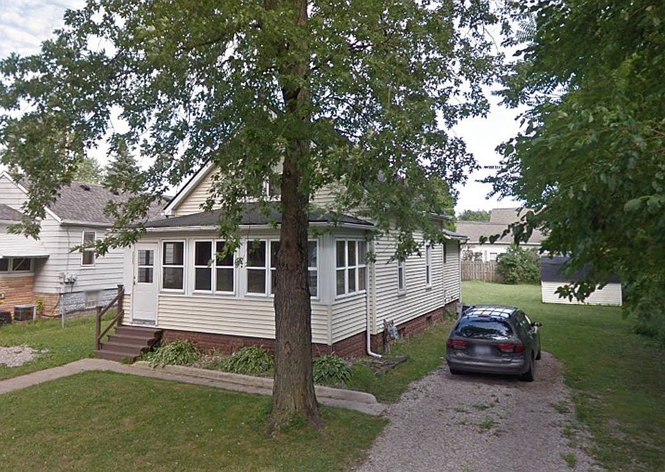2nd image of 1127 Adams St