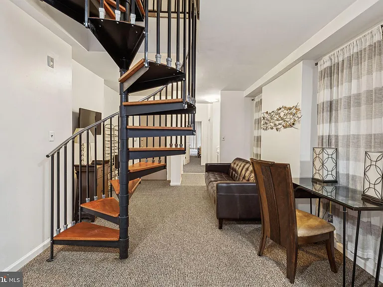 1808 W Diamond St #1 — Photo 6