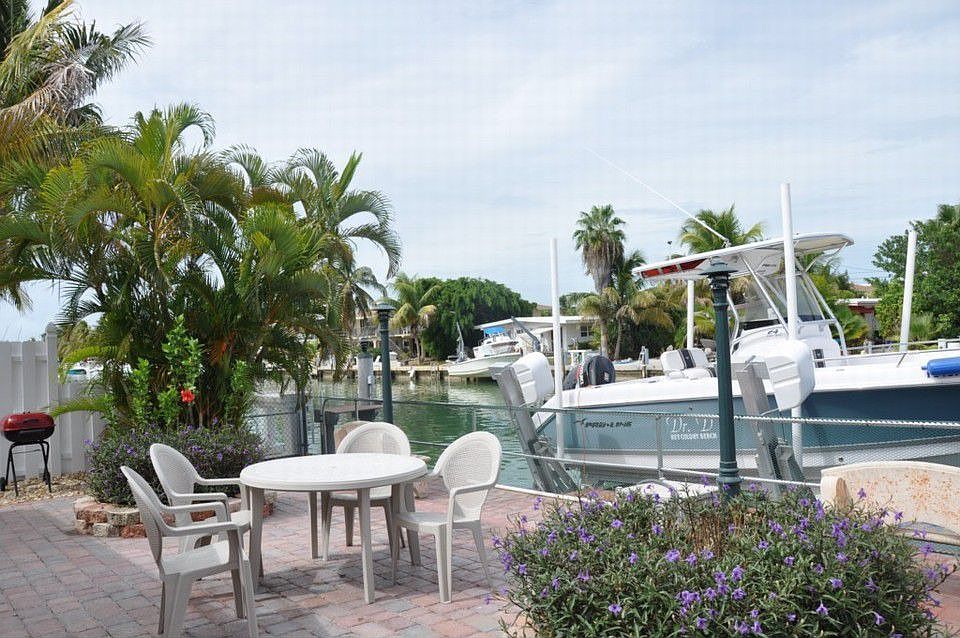 Great Patio and Boat Lift