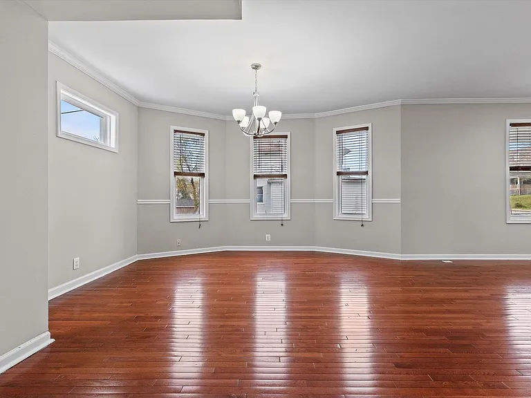 2510 Roslyn Ave — Photo 11
