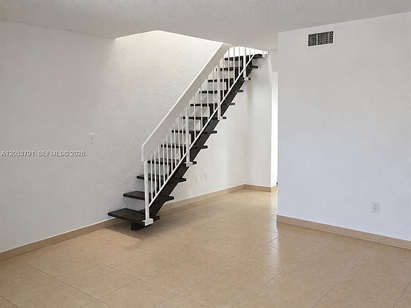 4th image of 1705 W 58th St #B-27