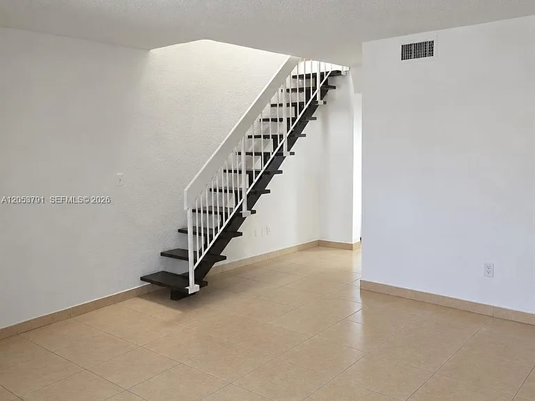 1705 W 58th St #B-27 — Photo 4