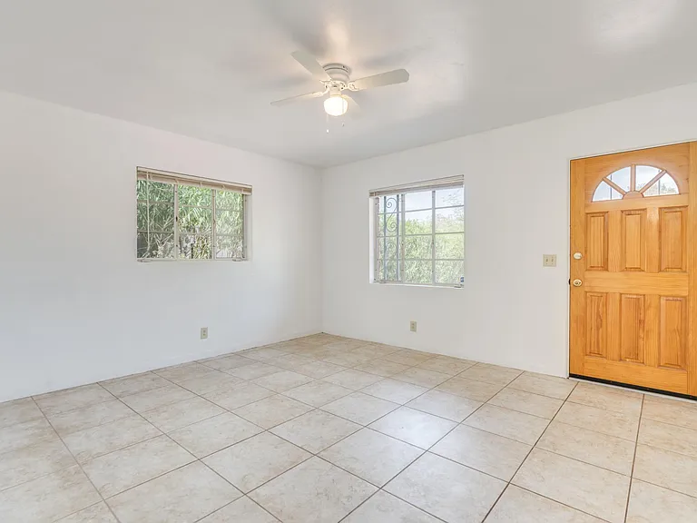 1120 E Waverly St — Photo 5