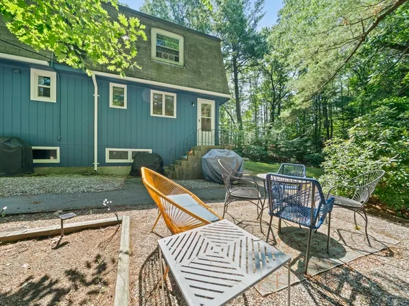 11 W Belcher Rd APT 6, Foxboro, MA 02035