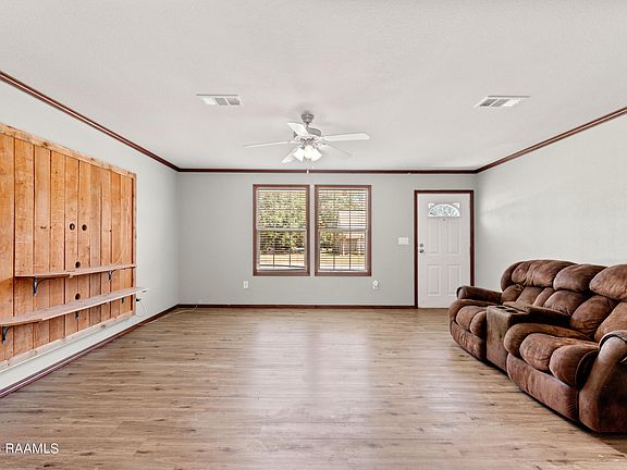 4th image of 132 Doral St