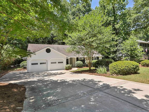 2nd image of 121 Shadowood Ln