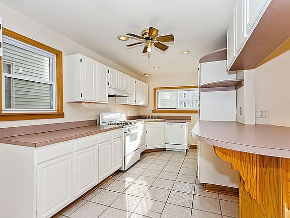 4th image of 6059 N Hermitage Ave
