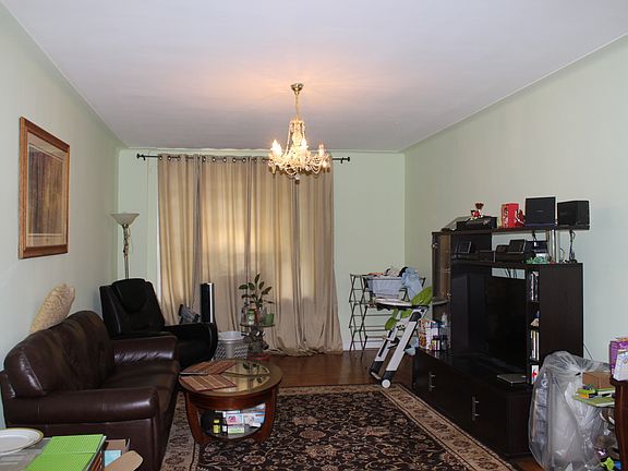 3rd image of 107-01 Park Ln S #A4i