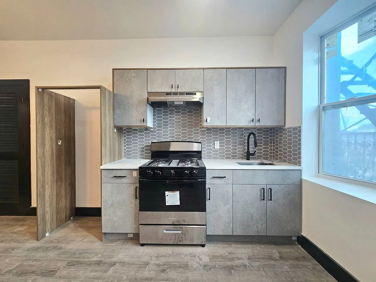 2 bed, 650 sqft, $1,895 — Photo 3