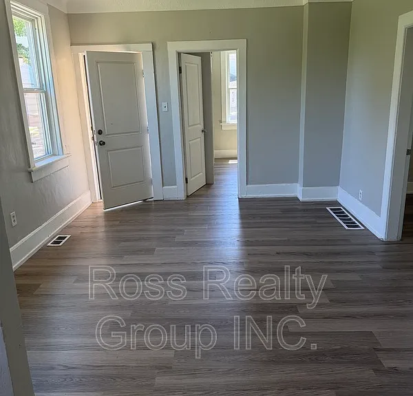 1418 Colburn St — Photo 1