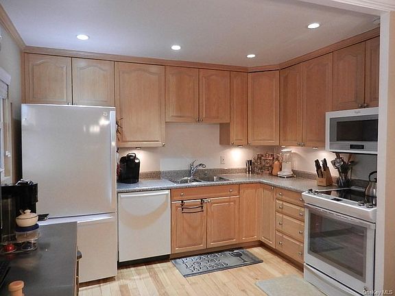 2nd image of 14 Perch Dr
