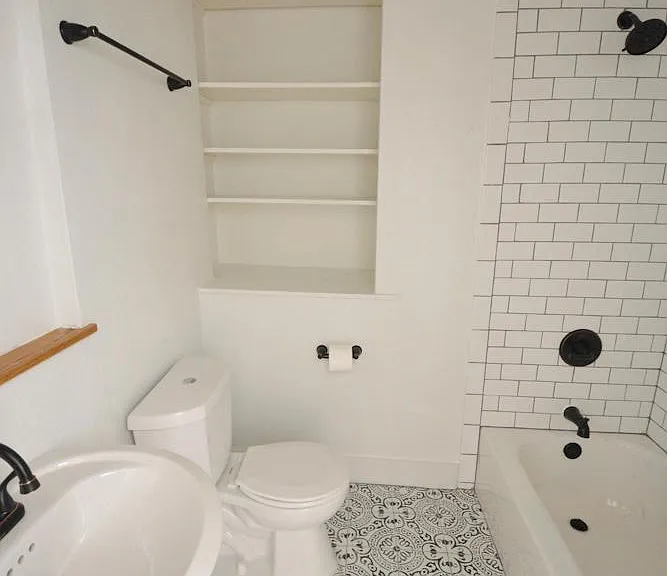 1114 W Russell Pl — Photo 26