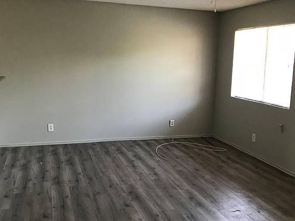 4th image of 382 N Avenue 53