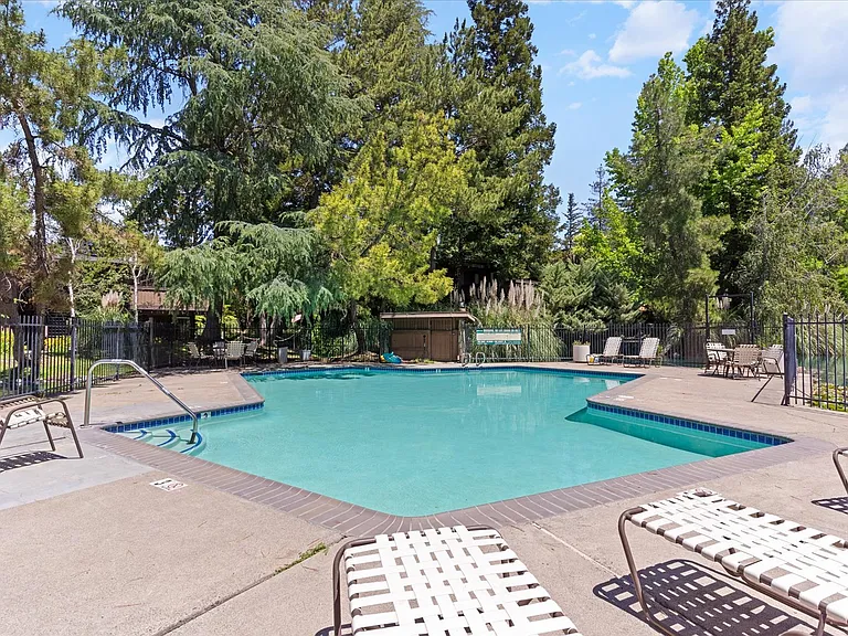 2440 Larkspur Ln #302 — Photo 21