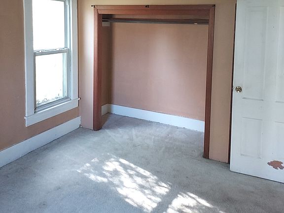 4th image of 460 & 464 E Washington St