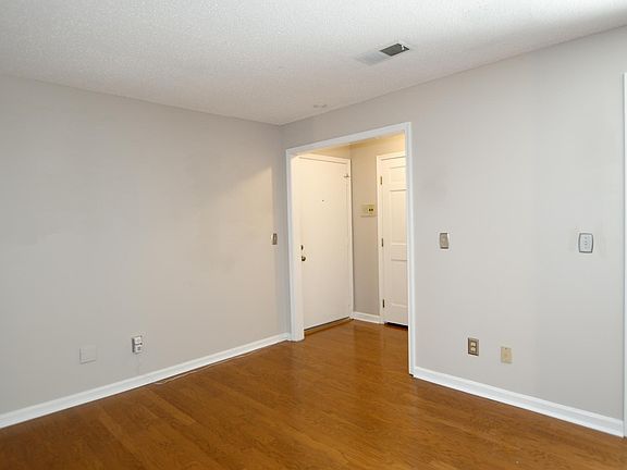 2nd image of 6628 Newburgh Rd