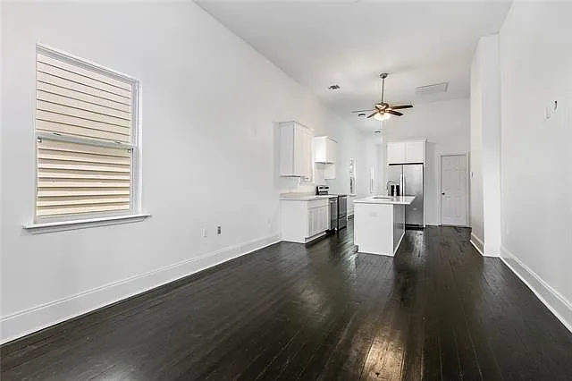 3 bed, 2.0 bath, 1820 sqft, $2,500 — Photo 2