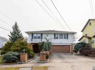 46 Rochelle Pkwy, Saddle Brook, NJ 07663