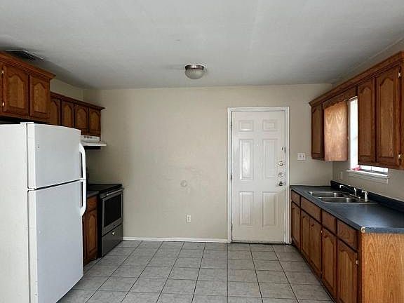 3rd image of 2007 N El Mundo Dr APT A