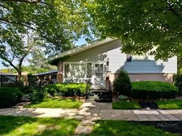 7020 W Wright Ter, Niles, IL 60714