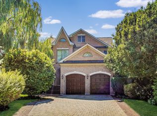 901 Pontiac Rd, Wilmette, IL 60091