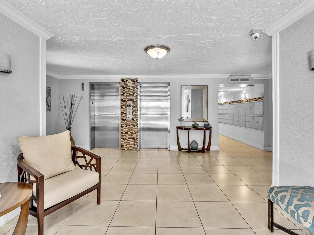 605 OAKS Drive #810, photo 4