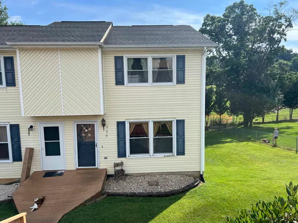 425 Cherokee Dr, Christiansburg, VA 24073