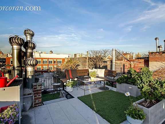 4th image of 87 Saint Marks Pl APT 4D
