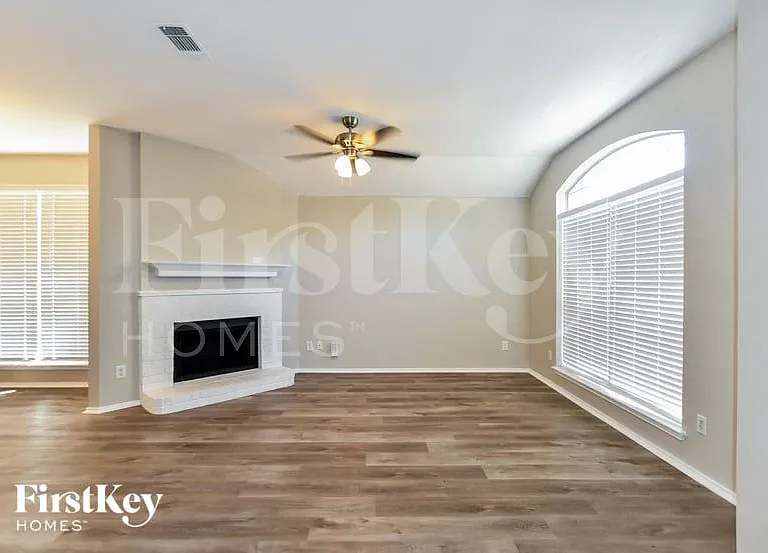 1519 Cedarcrest Cir — Photo 4