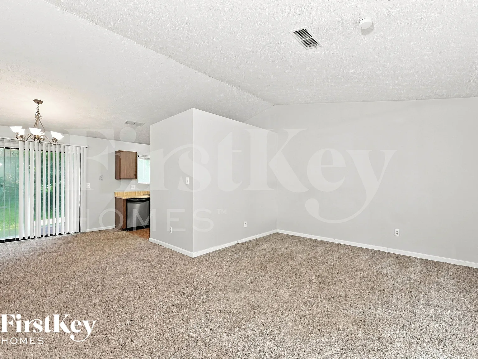 3 bed, 2.0 bath, 1392 sqft, $1,940 — Photo 2