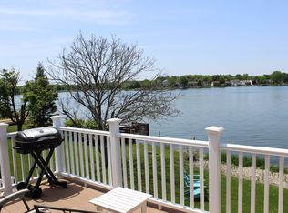 642 Candlewick Dr NE, Poplar Grove, IL 61065