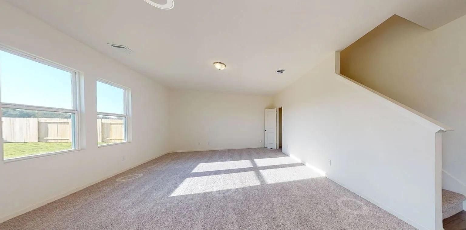 4 bed, 2.5 bath, 2338 sqft, $2,400 — Photo 4