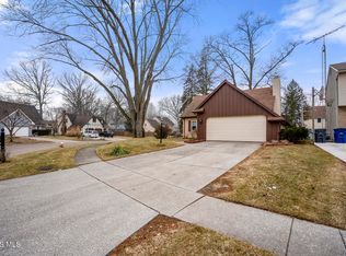 4048 Holifield Dr, Toledo, OH 43623