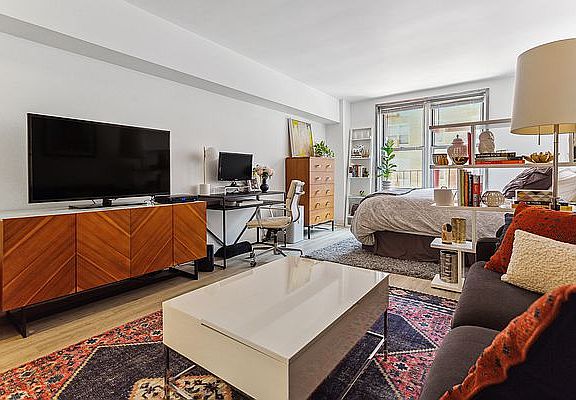 2nd image of 25 W 13th St APT 3AS