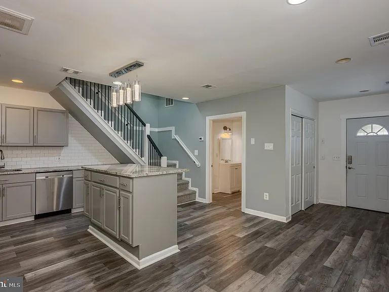 4616 Curtis Ave #B — Photo 4