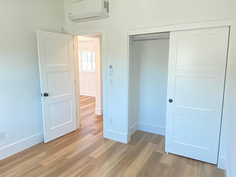 205 Oak Tree Cir — Photo 8