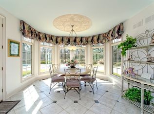 1 Oak Ct, Oak Brook, IL 60523