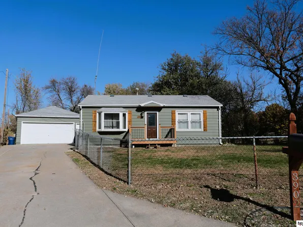 3902 Overlook Cir, Bellevue, NE 68147