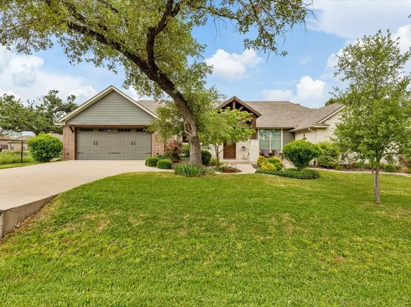 1705 W Limestone Ct, Granbury, TX 76049