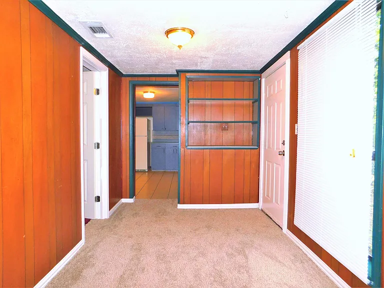 1007 W Collins St — Photo 6