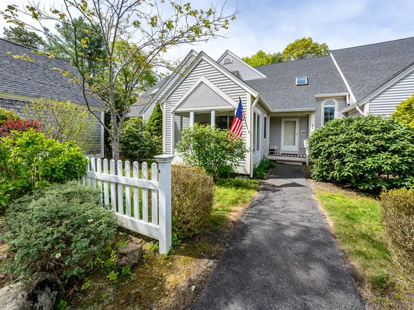 32 Red Cedar Road UNIT 32, Mashpee, MA 02649