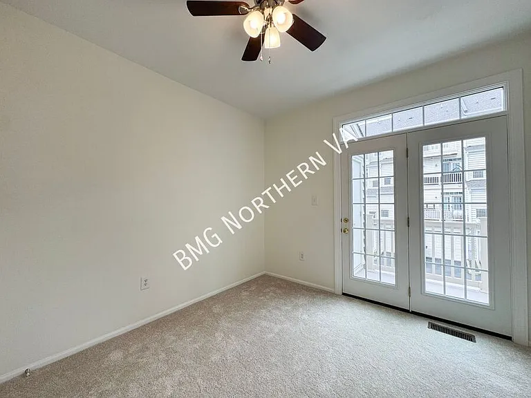 9508 Walker Way — Photo 16