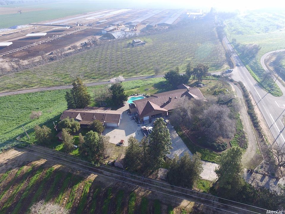 1st image of 8470 Meadow Dr