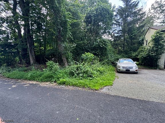 5th image of 30 Terrence Ave