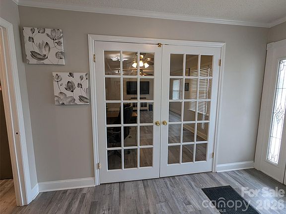 5th image of 2524 Griffith Rd