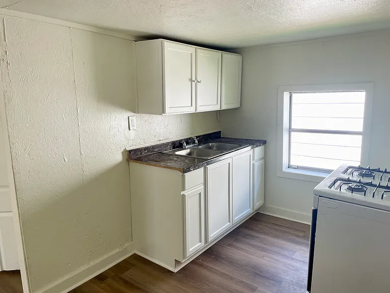 213 Cedar St — Photo 4