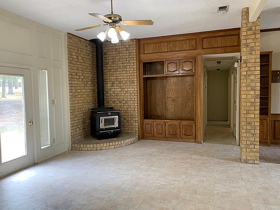2nd image of 1500 Mamie Rd