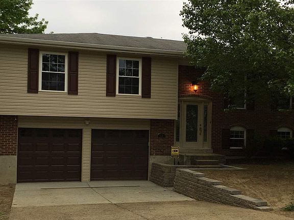 5th image of 32 Carriage Hill Dr