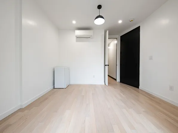 624 East 17th Street image 12 of 28